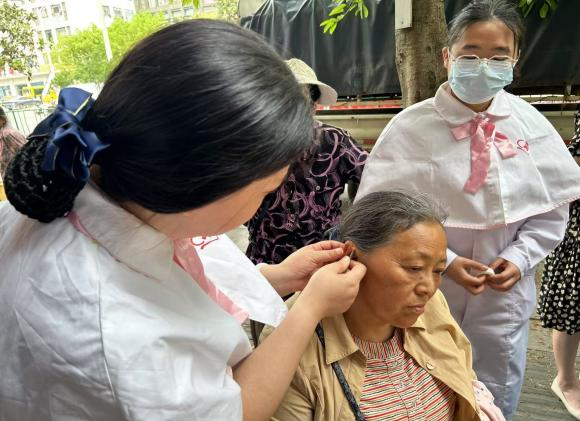 耳穴埋豆.png 耳穴埋豆.png